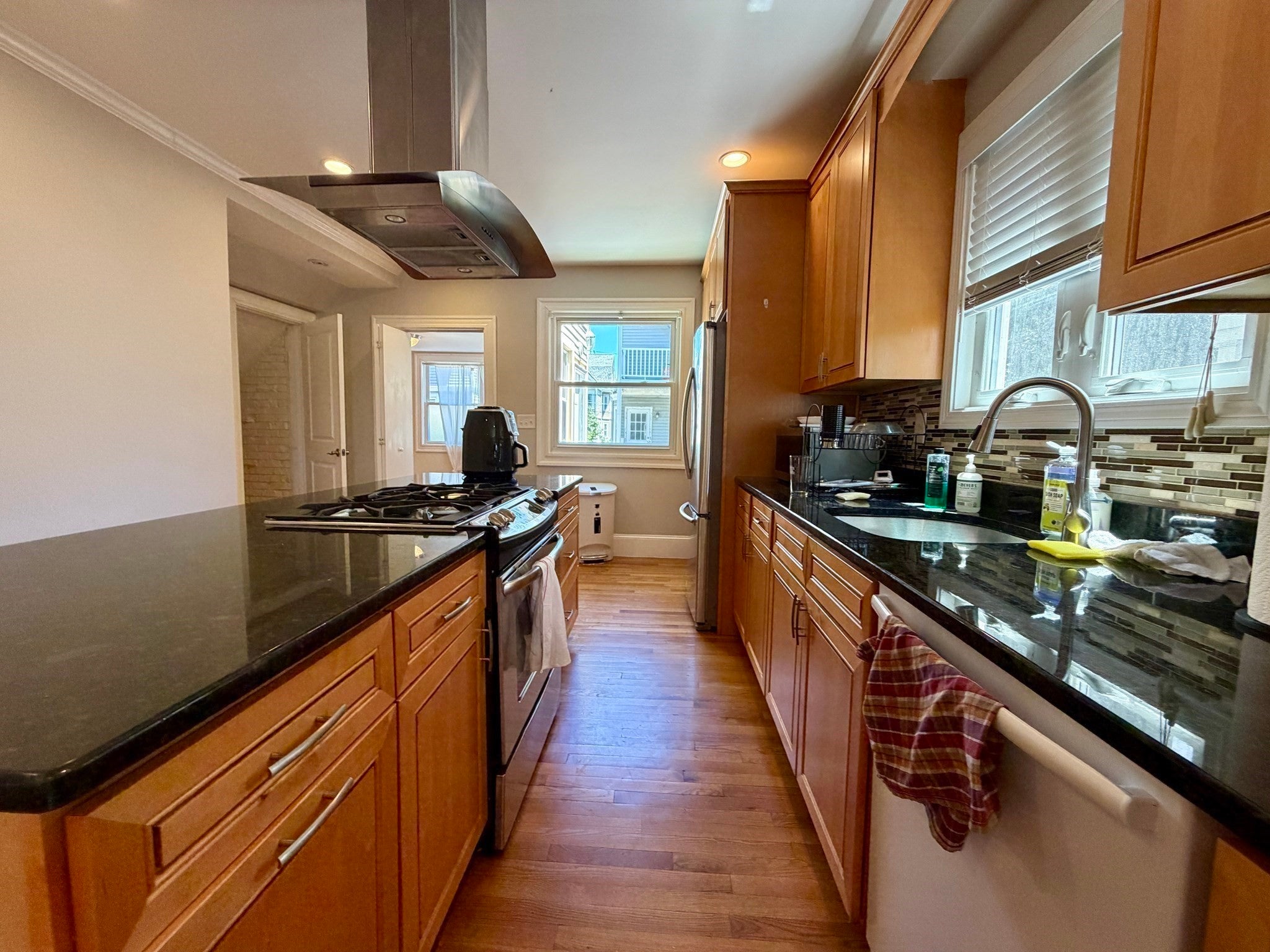201 College Ave #1, Somerville, MA Photo #2