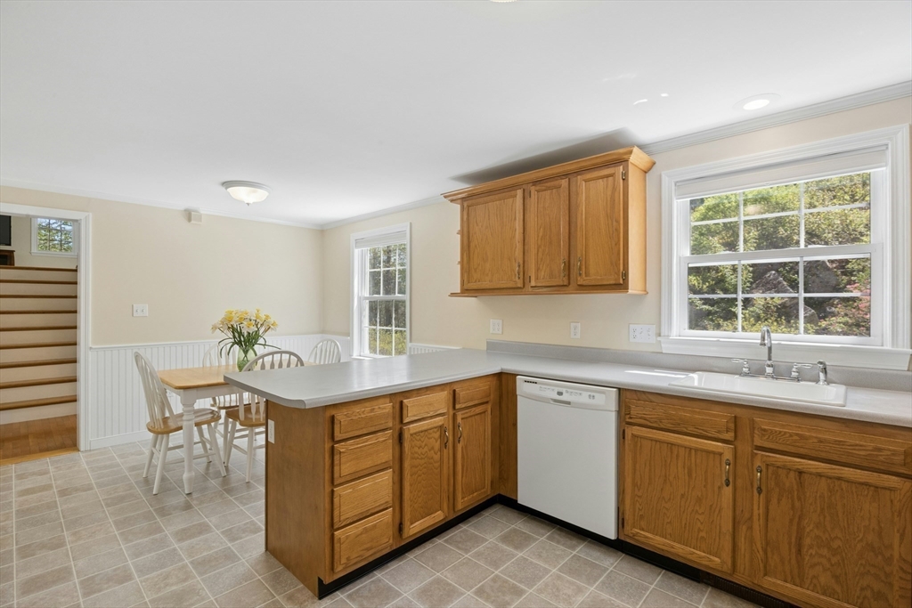 9 Wood DR, Mendon, MA Photo #16