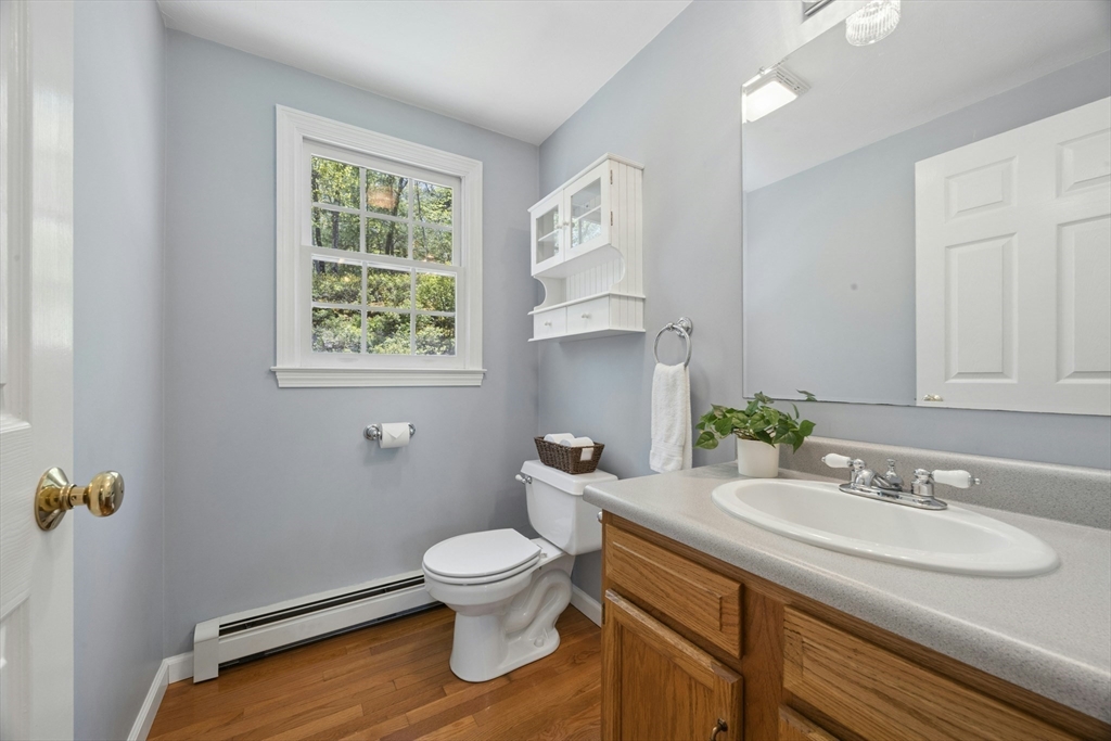 9 Wood DR, Mendon, MA Photo #15