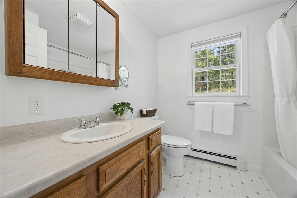 9 Wood DR, Mendon, MA Photo #31