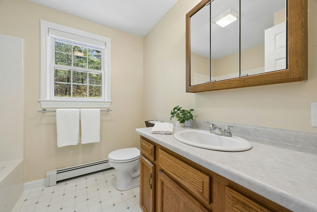 9 Wood DR, Mendon, MA Photo #24