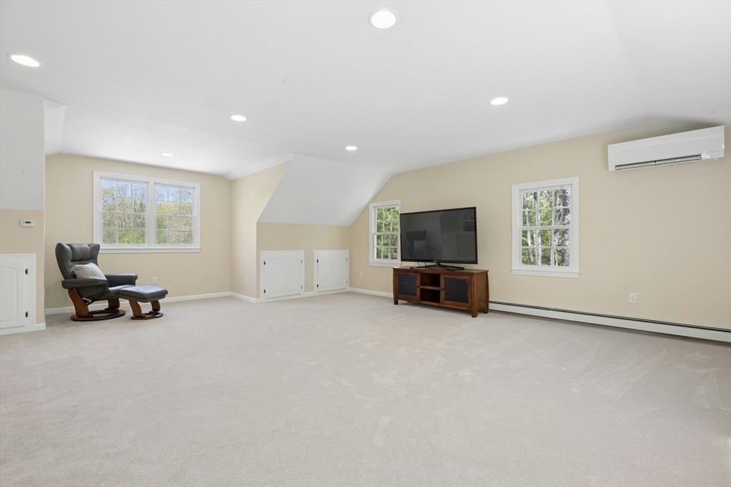9 Wood DR, Mendon, MA Photo #14
