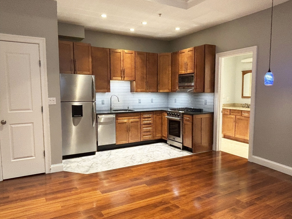 1 Chagrle St South 214