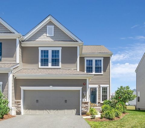 19 Juniper Trl 19 Hopkinton MA 01748