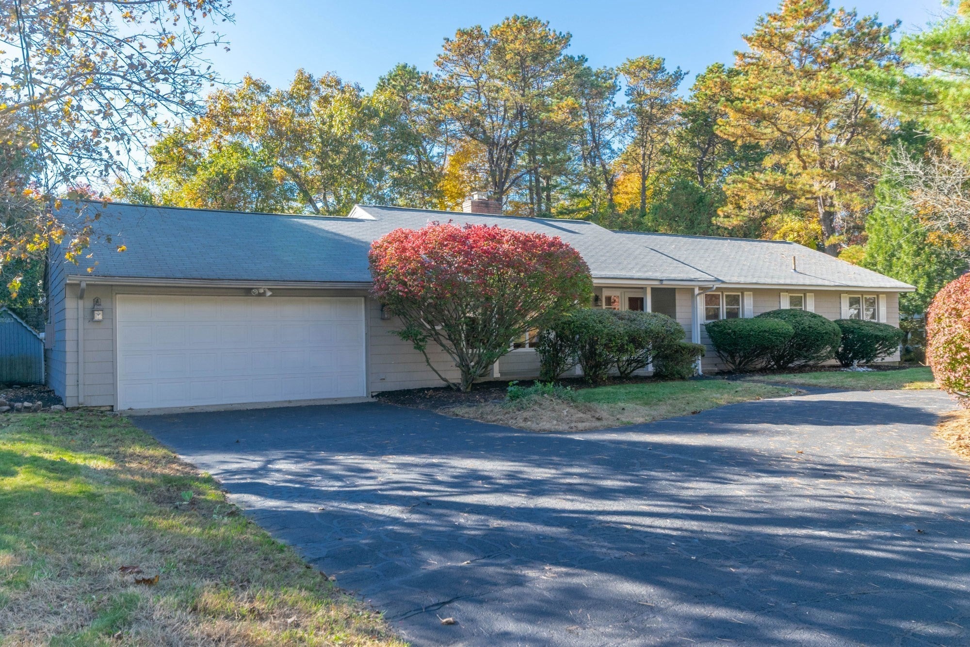194 Redfern Dr, Longmeadow, MA, 194 Redfern Dr, Longmeadow, MA Photo #2