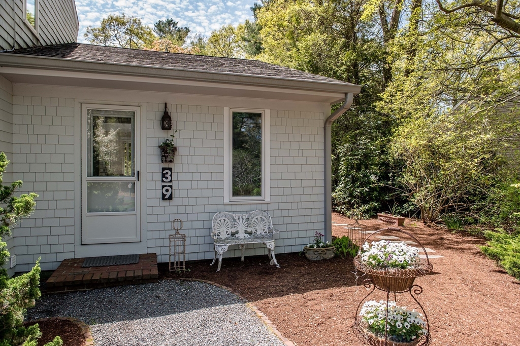 39 Rosewood Ln