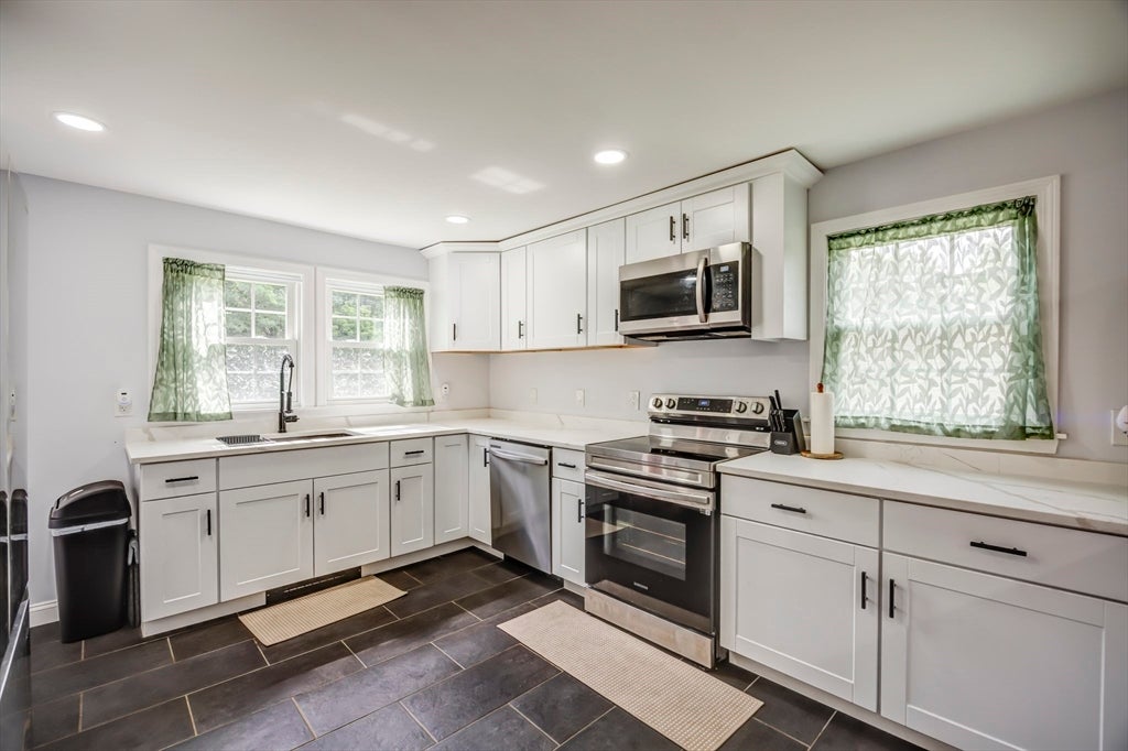 42 Pleasant View Avenue, Lunenburg, MA Photo #10