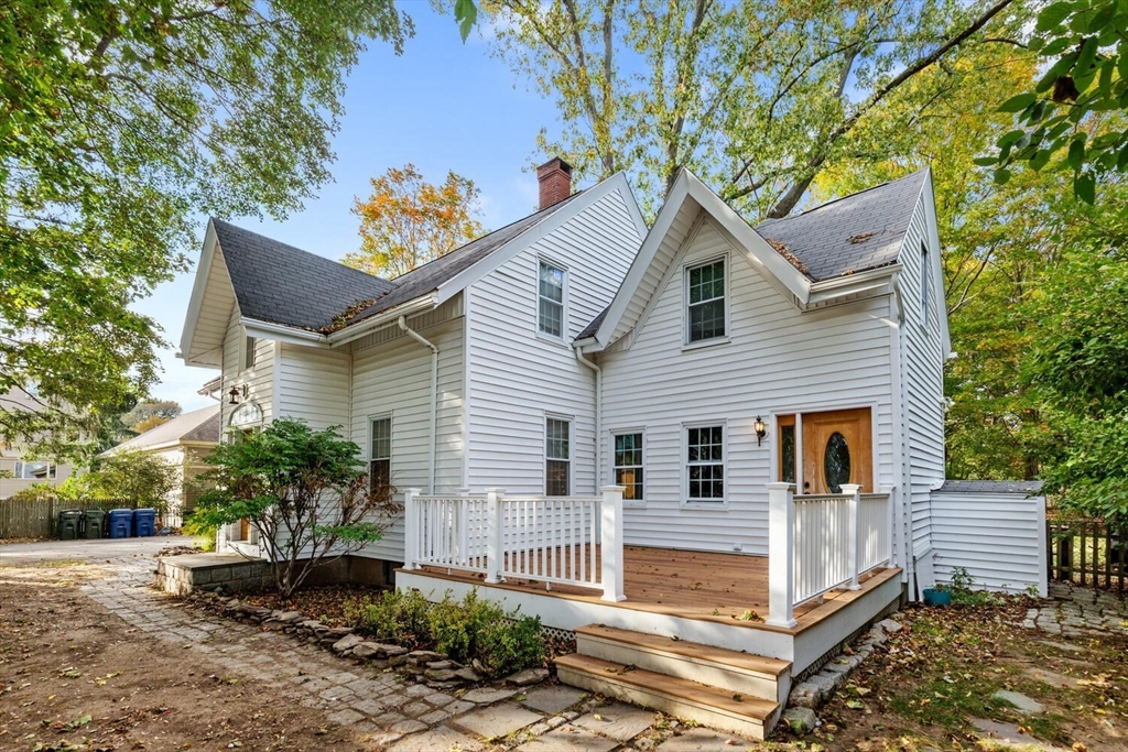 11 Holten St
