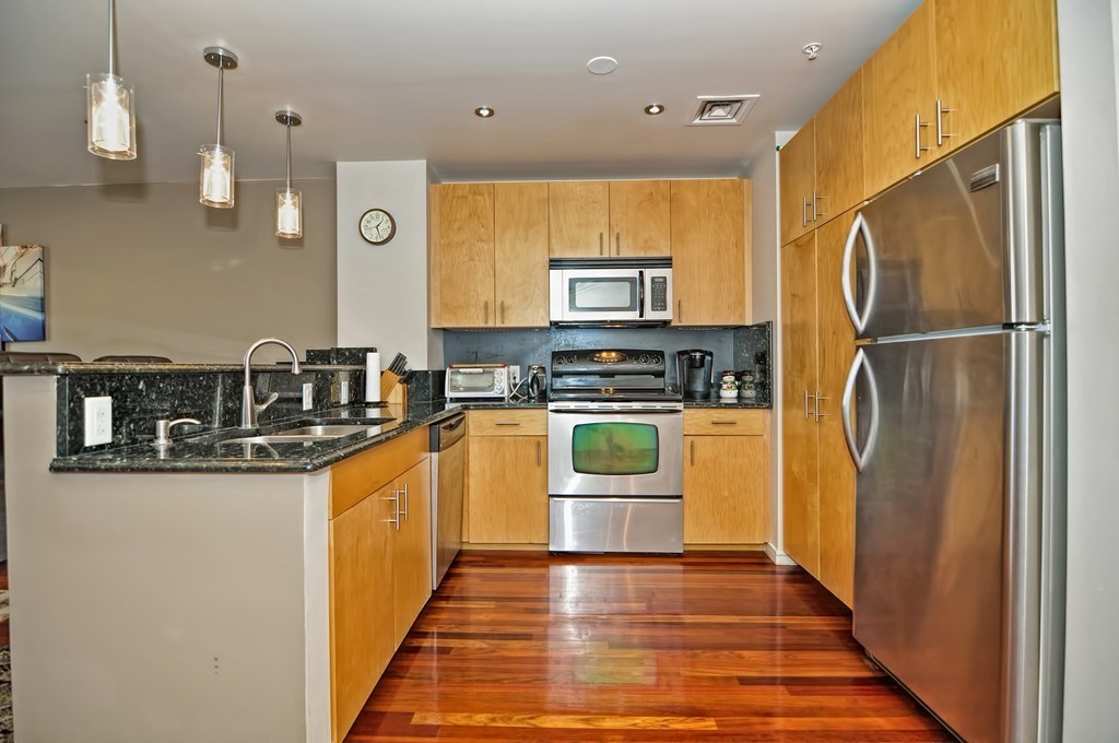 700 Harrison Ave 213