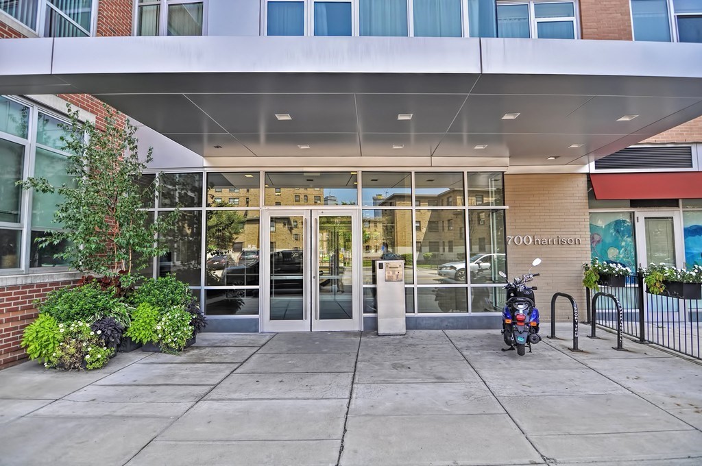700 Harrison Ave 213