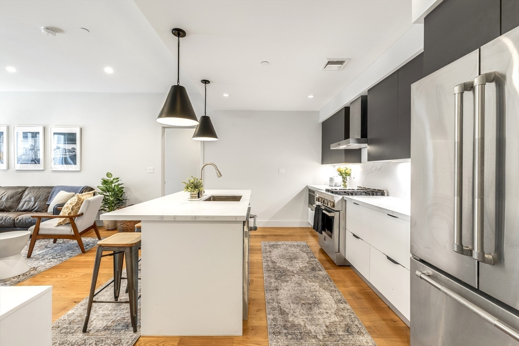 531-533 E 2nd St 202