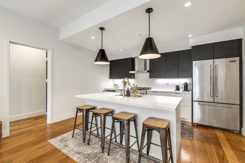 531-533 E 2nd St 202