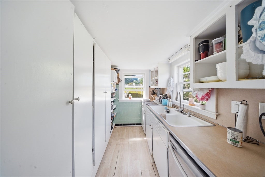 62 Pleasant St, Hopkinton, MA Photo #9