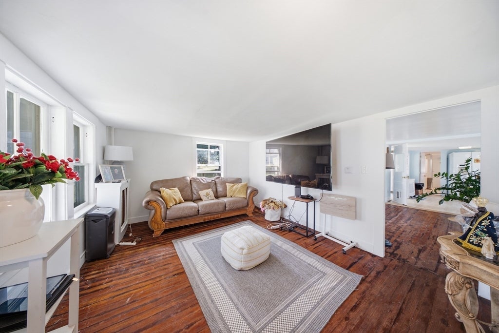 62 Pleasant St, Hopkinton, MA Photo #14