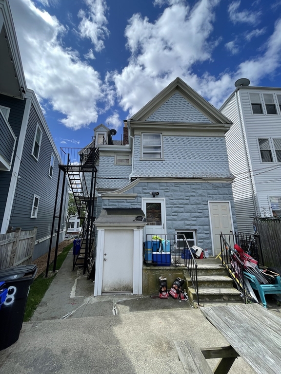 118 White St