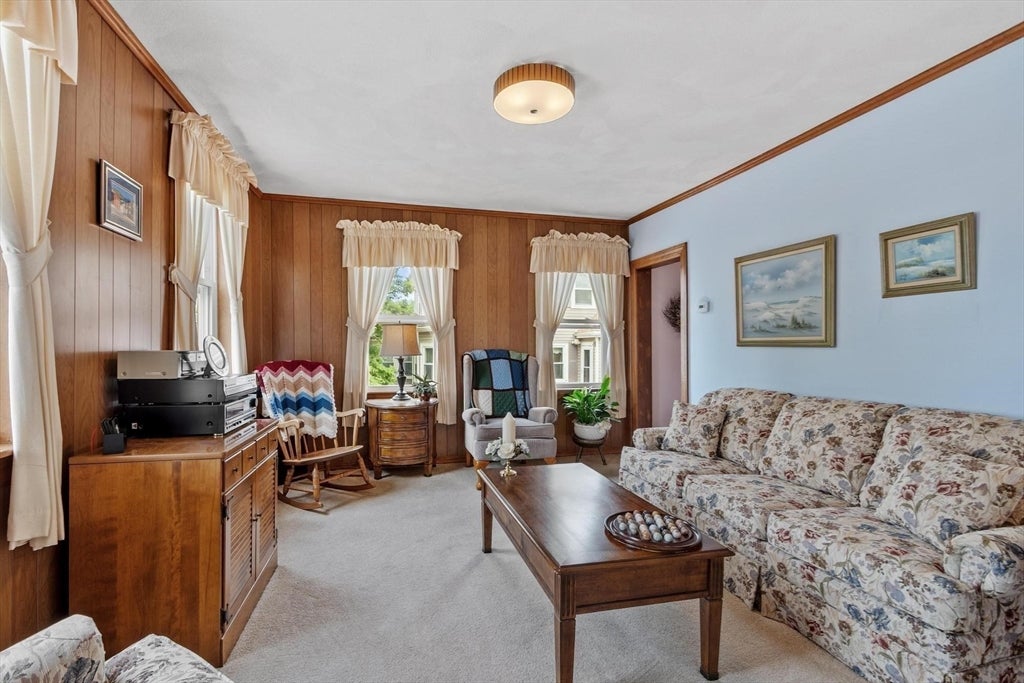 6 Rockaway Ct