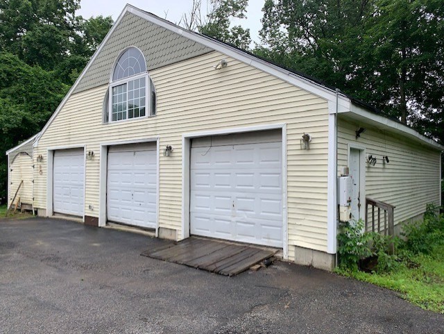19 Locust Ave