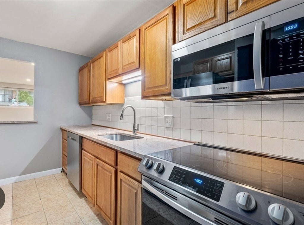 800 Governors Dr 6