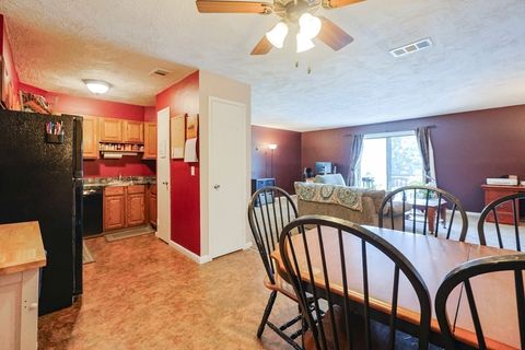 30 Thayer Pond Dr 5 Oxford MA 01537