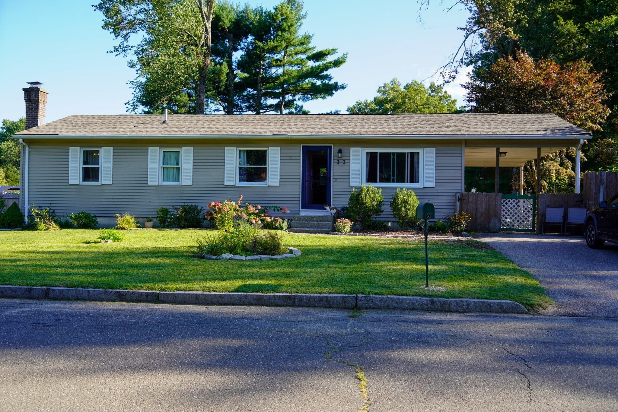 31 Lavender Ln, Springfield, MA Photo #2