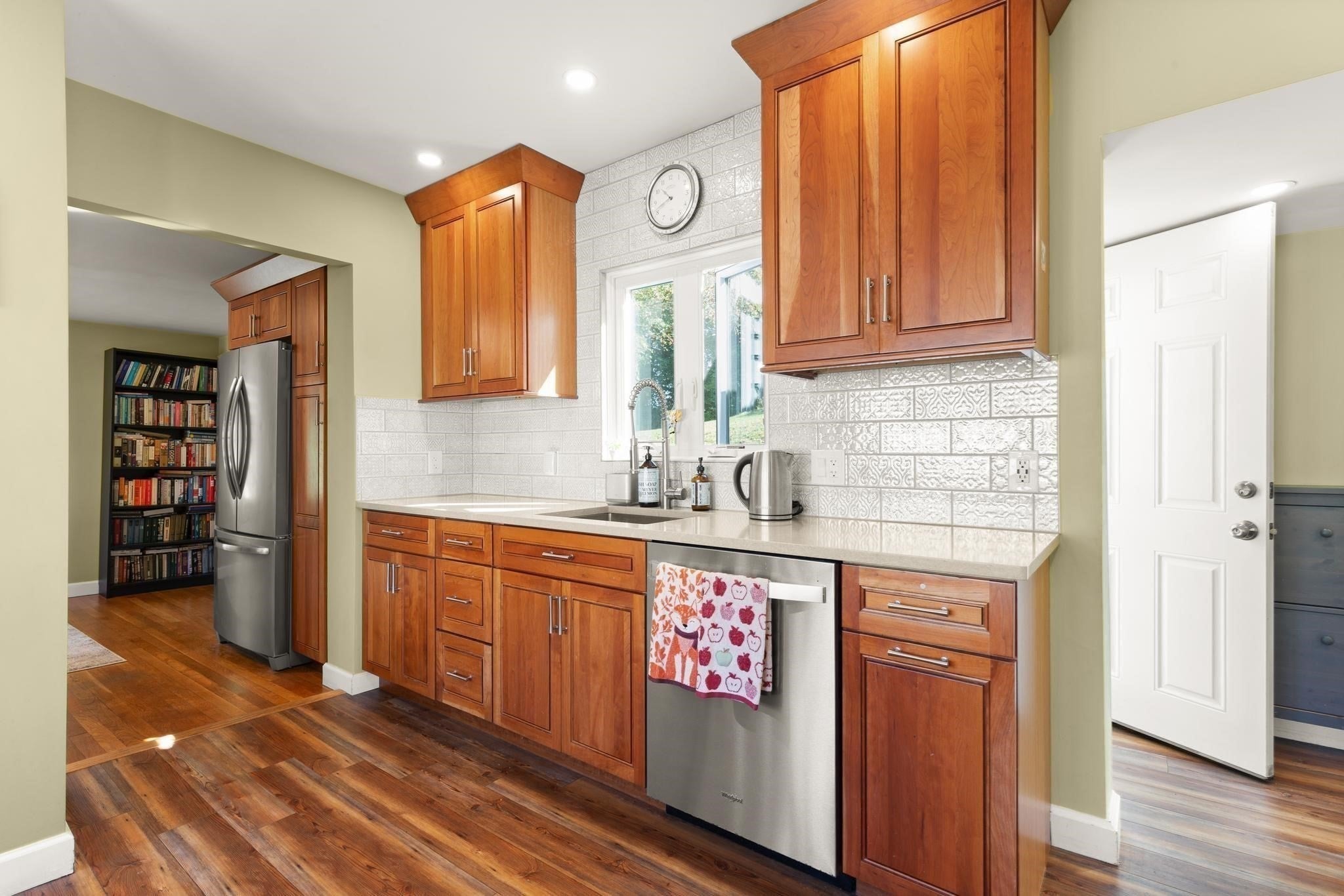 21 Charles St, Woburn, MA, 21 Charles St, Woburn, MA Photo #9