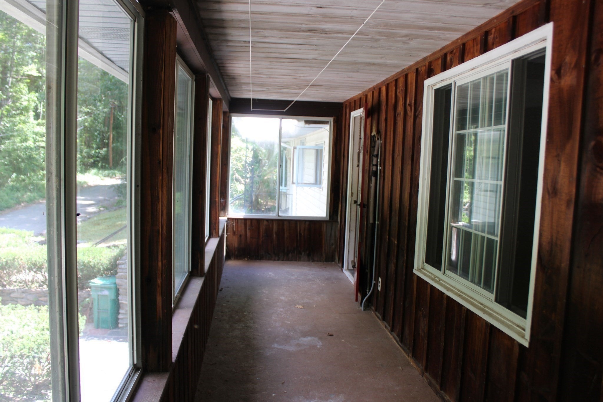 87 Bellevue Dr East