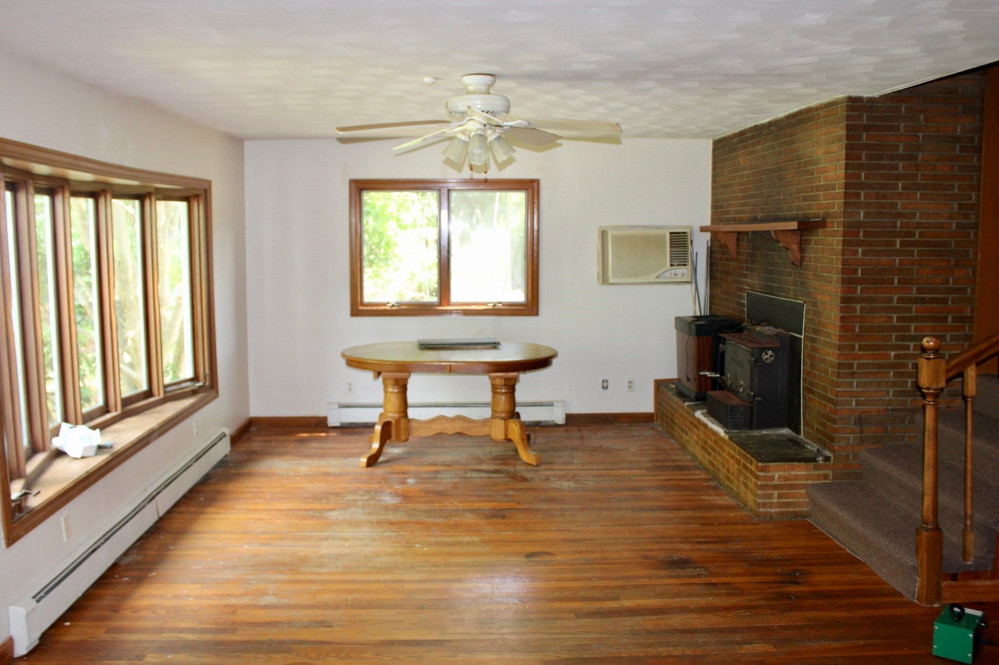 87 Bellevue Dr East