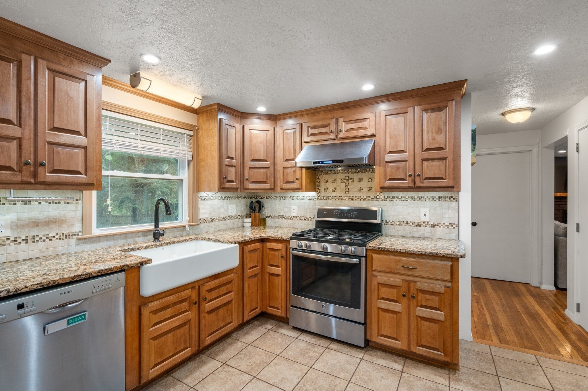 26 Joyce Ln, Bellingham, MA, 26 Joyce Ln, Bellingham, MA Photo #10