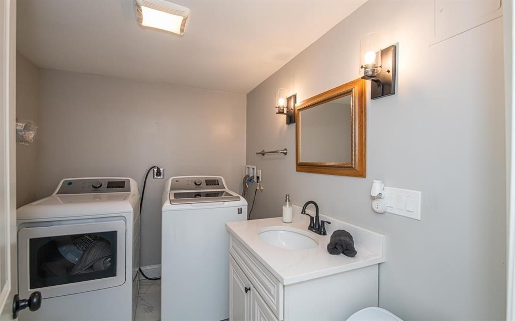 Atkinson, New Hampshire 03811, United States, 4 Bedrooms Bedrooms, ,3 BathroomsBathrooms,Residential,Active,171787