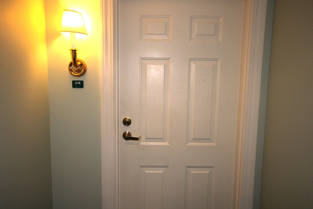 110 Dillingham Ave 214