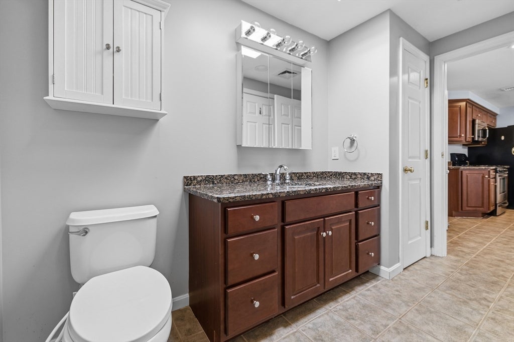 215 Longmeadow Rd #104, Taunton, MA Photo #6