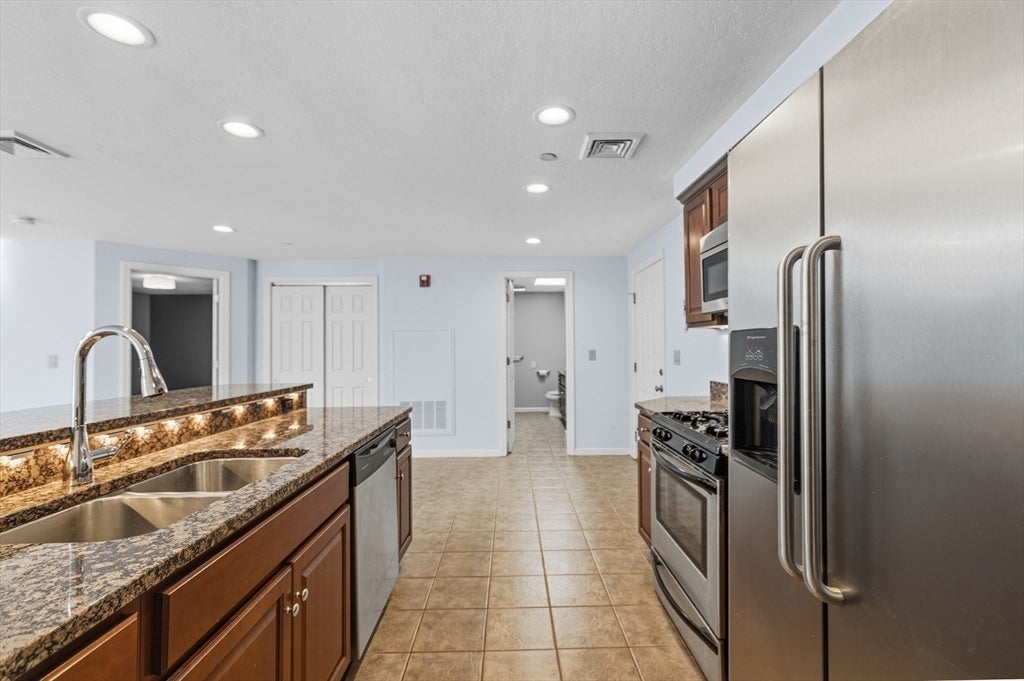 215 Longmeadow Rd #104, Taunton, MA Photo #9
