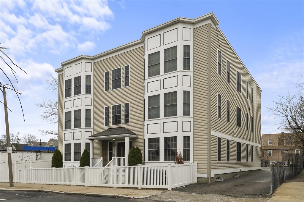 Boston, Massachusetts 02124, United States, 2 Bedrooms Bedrooms, ,1 BathroomBathrooms,Residential,Active,95465