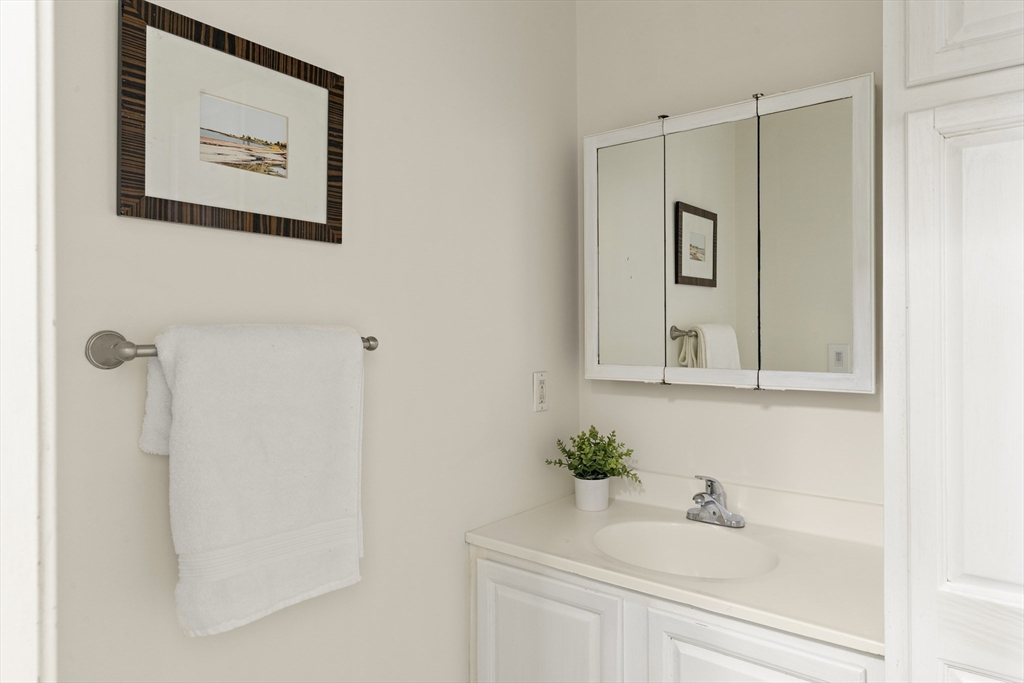 Boston, Massachusetts 02124, United States, 2 Bedrooms Bedrooms, ,1 BathroomBathrooms,Residential,Active,95465