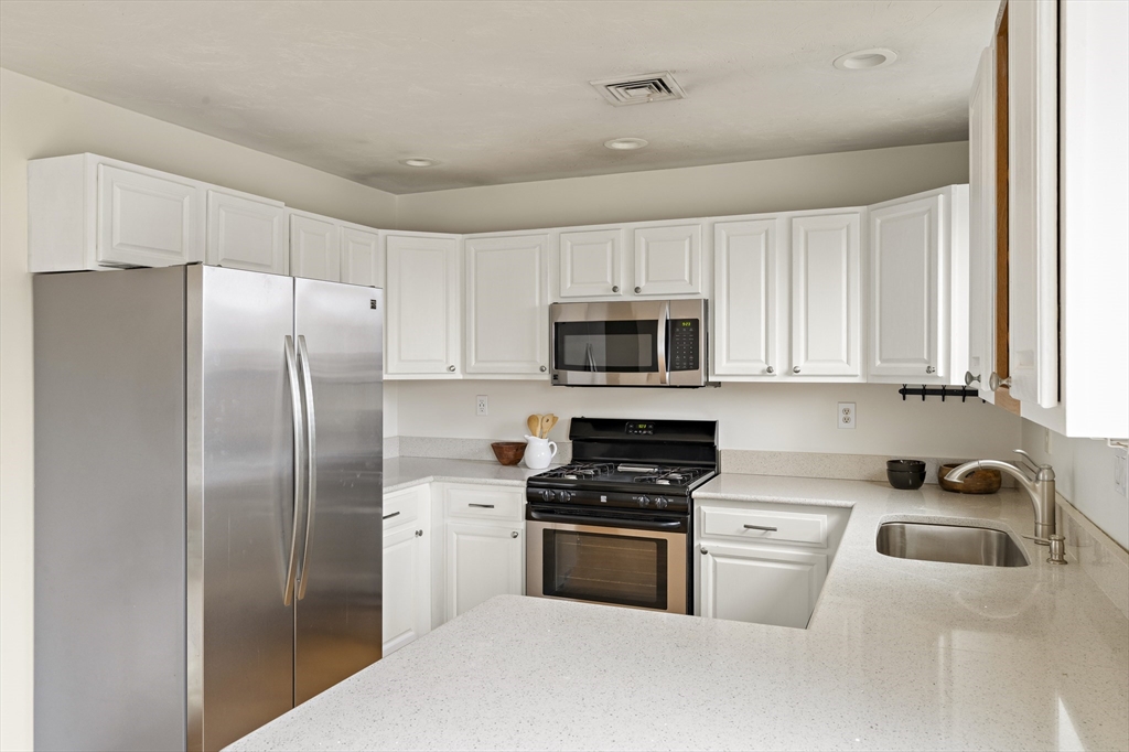 Boston, Massachusetts 02124, United States, 2 Bedrooms Bedrooms, ,1 BathroomBathrooms,Residential,Active,95465