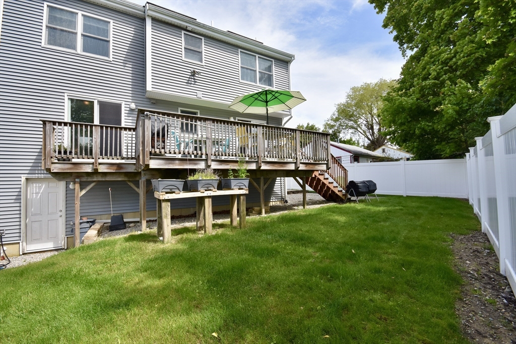 9 Meadow Glen Ln