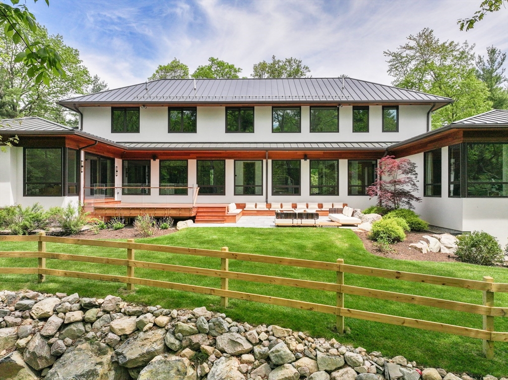12 Robin Rd