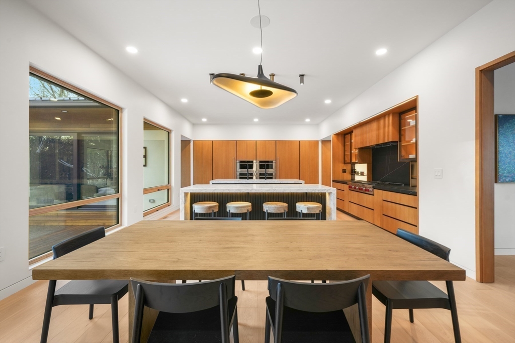 12 Robin Rd
