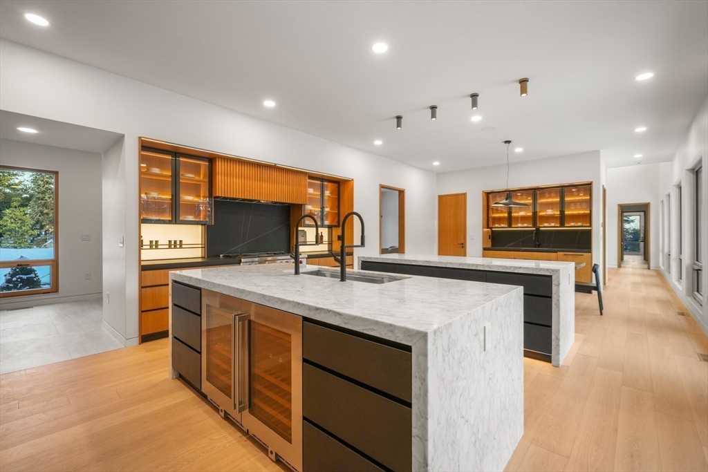 12 Robin Rd