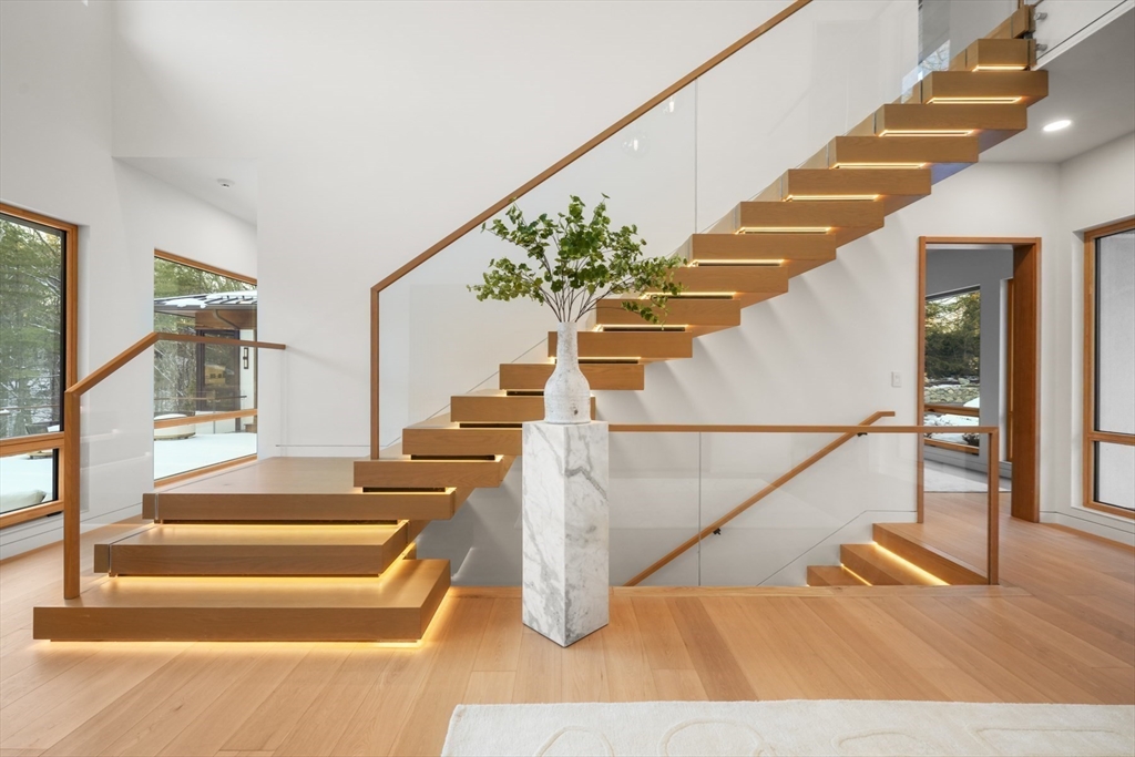 12 Robin Rd