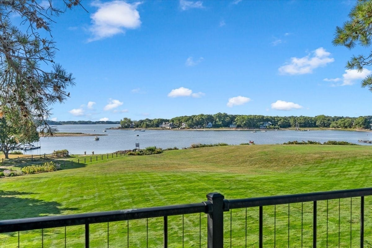 Photo of 30 Woodbury St, Wareham, MA