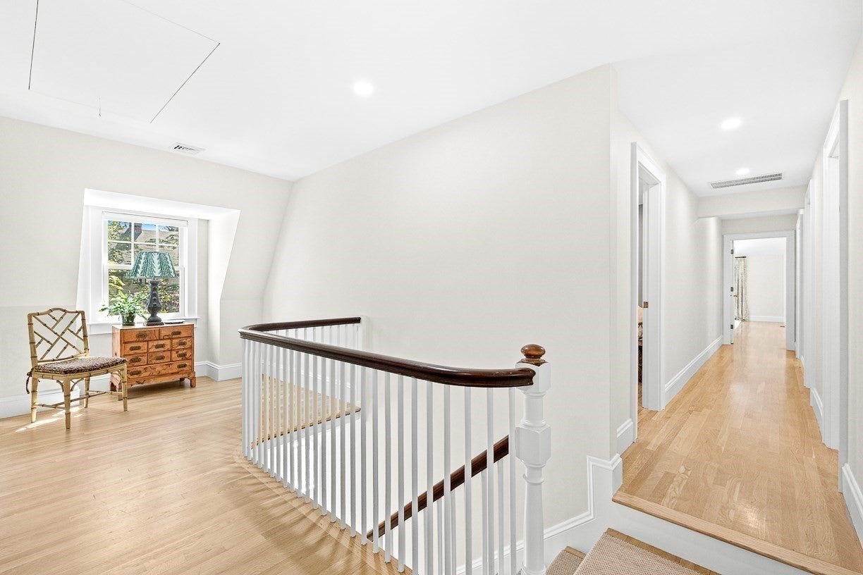 39 Fairbanks Ave, Wellesley, MA Photo #20