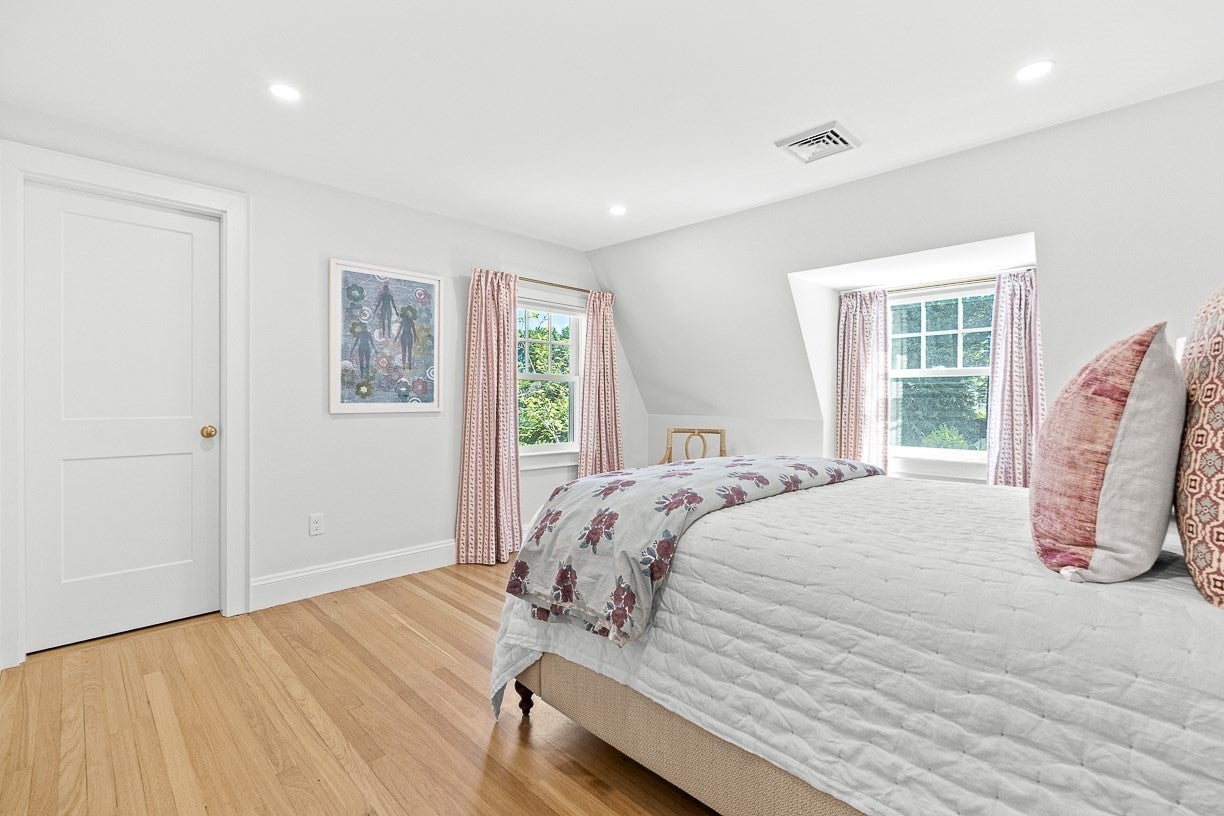 39 Fairbanks Ave, Wellesley, MA Photo #29