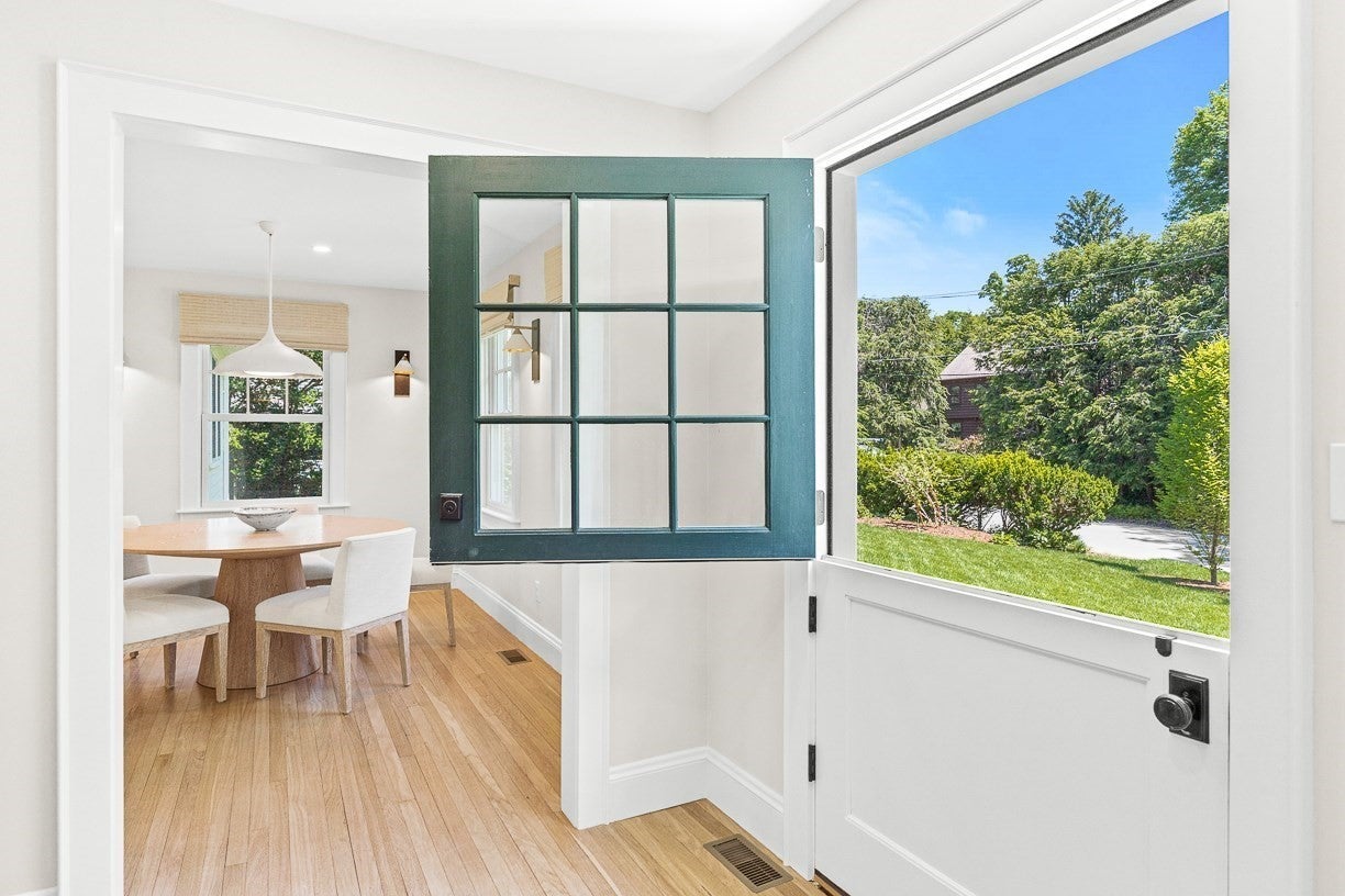 39 Fairbanks Ave, Wellesley, MA Photo #3