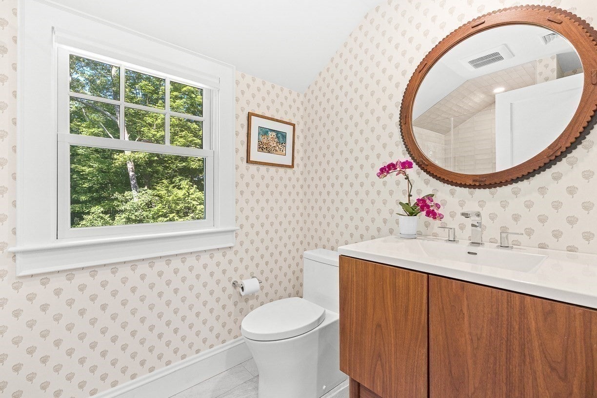 39 Fairbanks Ave, Wellesley, MA Photo #33