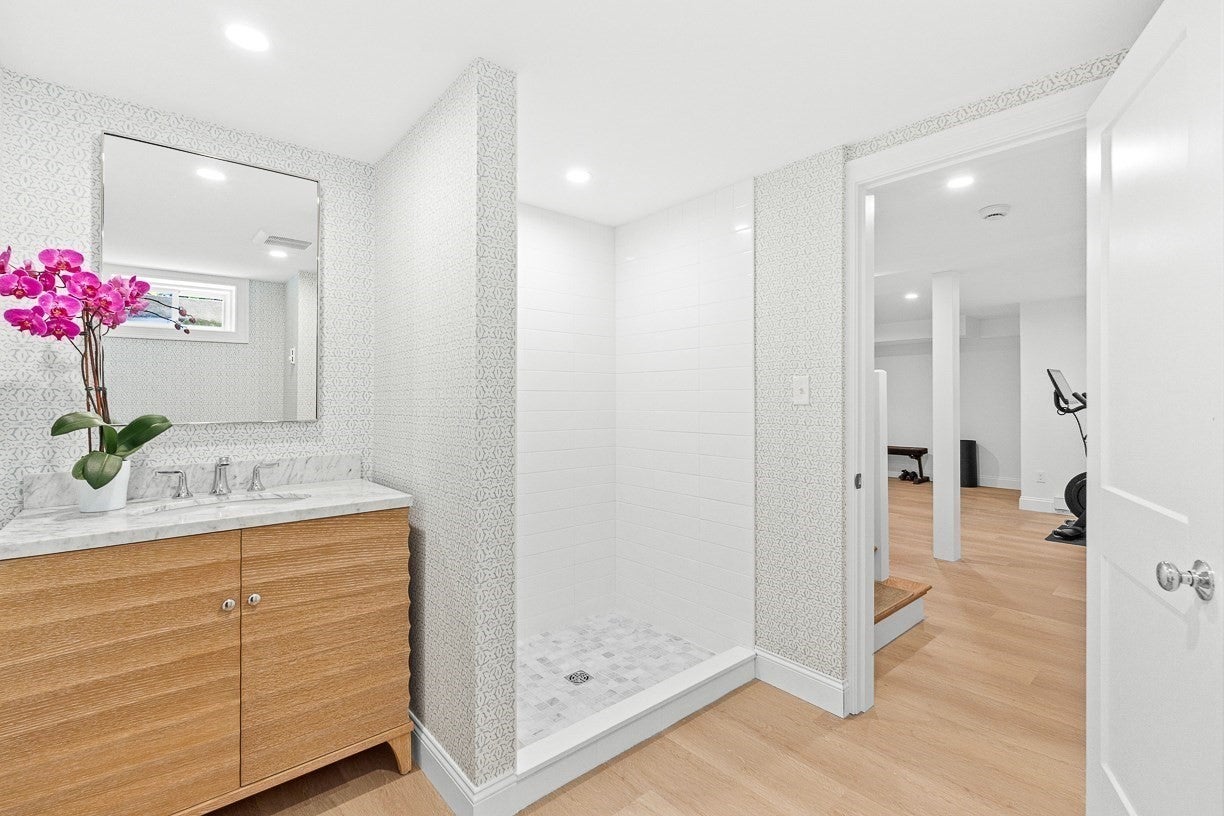 39 Fairbanks Ave, Wellesley, MA Photo #39