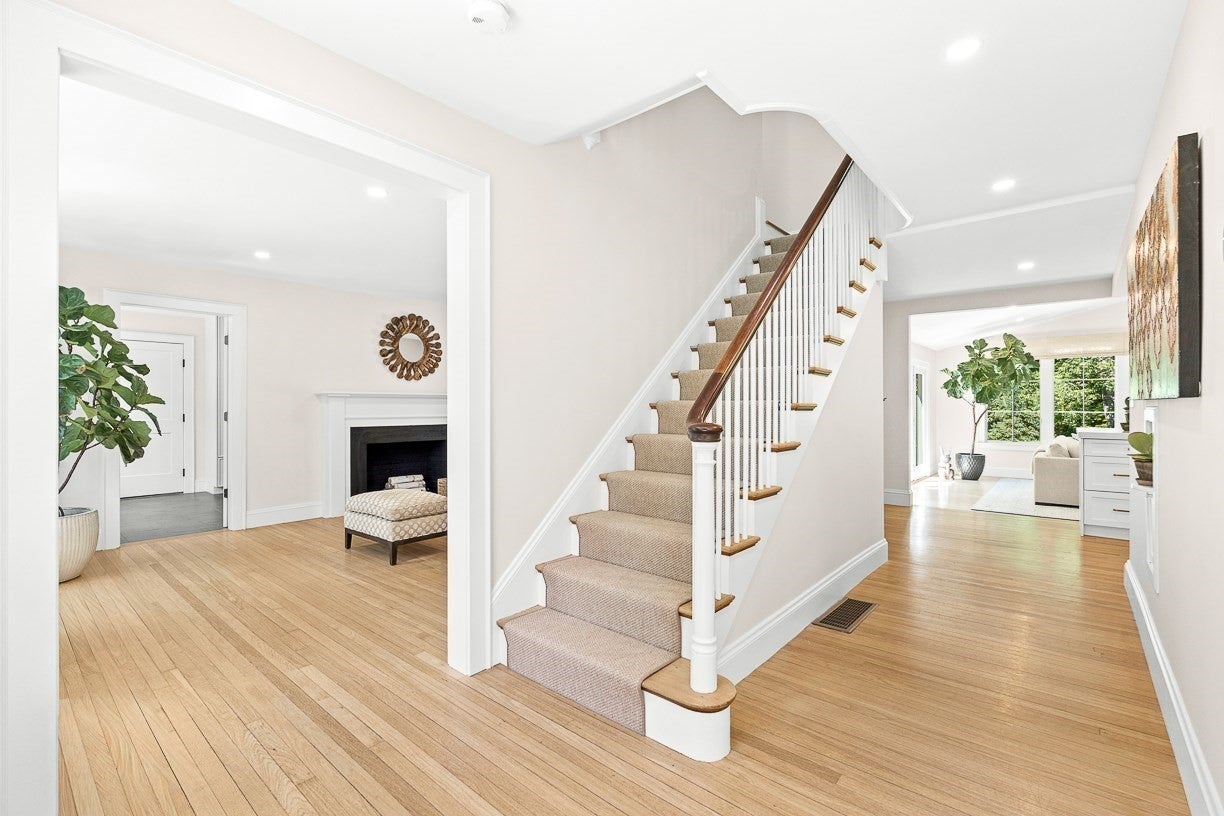 39 Fairbanks Ave, Wellesley, MA Photo #4