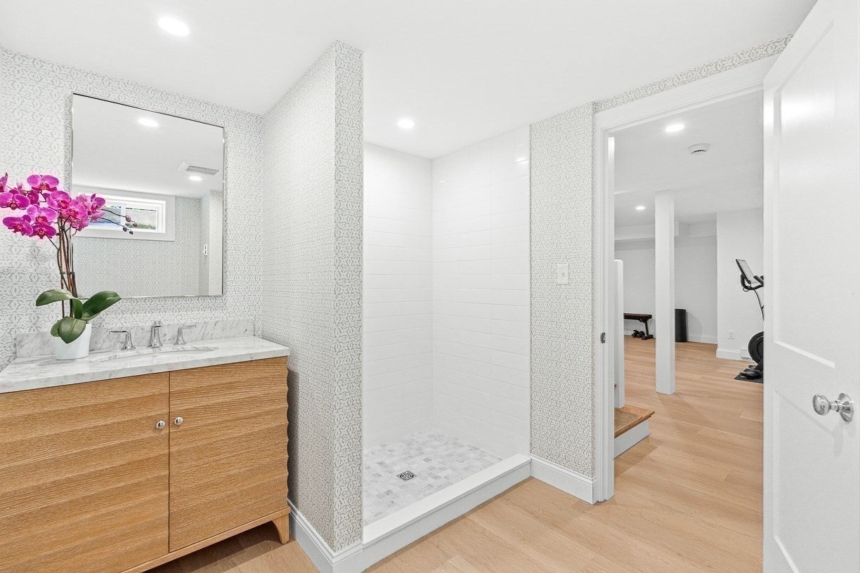 39 Fairbanks Ave, Wellesley, MA Photo #40