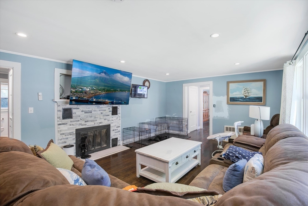 160 Lincoln Rd, Barnstable, MA Photo #4