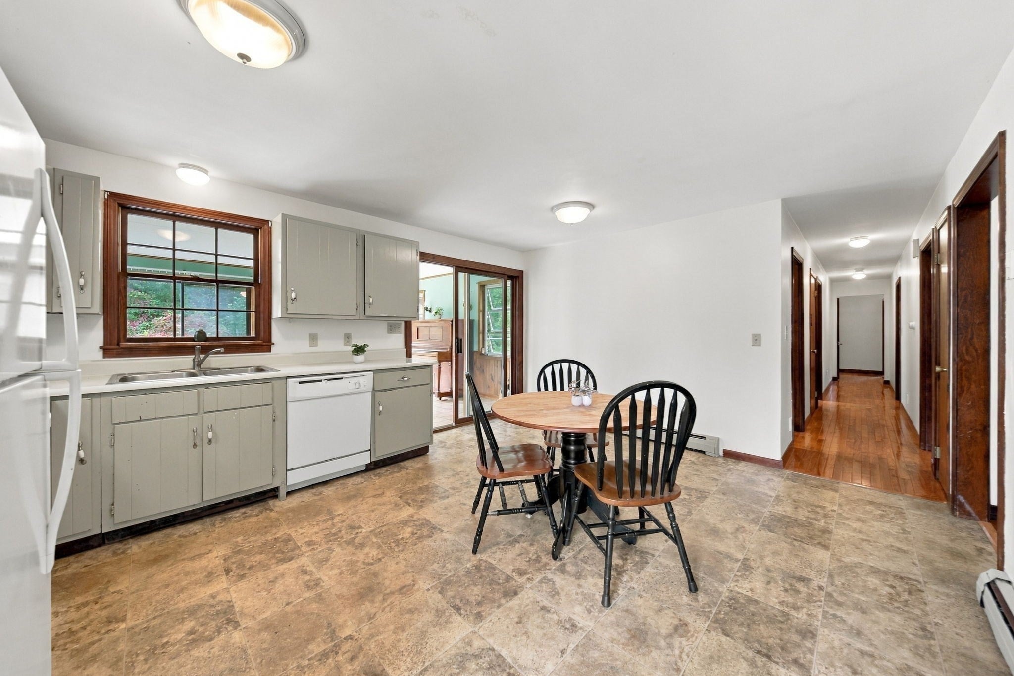 29 Dale Ave, Leominster, MA Photo #10